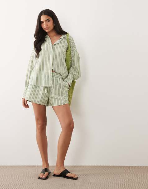 Aria Cove - Coordinato con camicia oversize verde a righe con tasca sul davanti e polsini ampi e pantaloncini - view 1