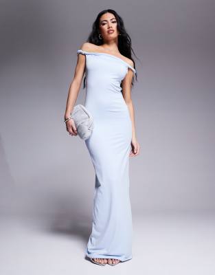 Aria Cove - Doppellagiges Maxikleid in Blau mit geschmeidiger Haptik und verdrehtem Trägerdetail