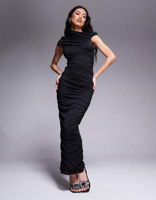 Aria Cove - Doppellagiges und figurbetontes Maxikleid in Schwarz mit Off-Shoulder-Träger und Raffung