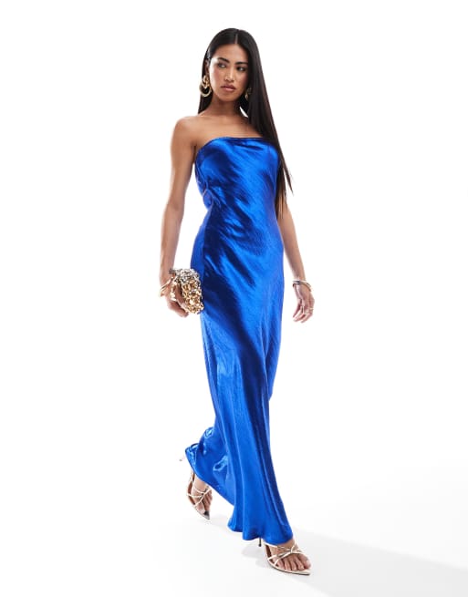 Aria Cove – Exclusive – Trägerloses Maxikleid aus kobaltblauem Satin in gehämmerter Optik mit Rückenausschnitt