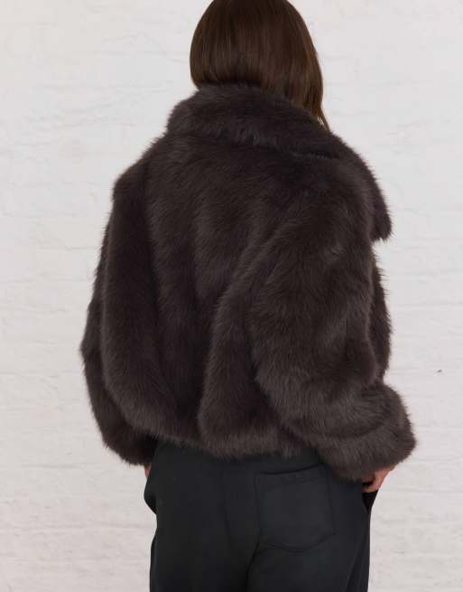 Aria Cove faux fur oversized collar cropped jacket in charcoal, 2 of 4