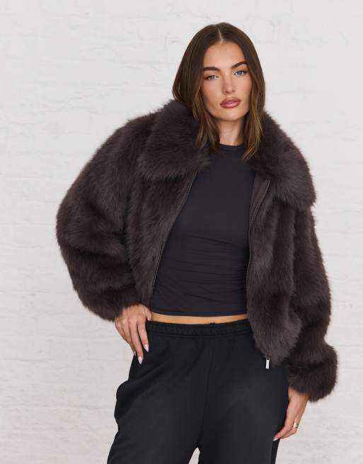 Aria Cove faux fur oversized collar cropped jacket in charcoal, 3 of 4