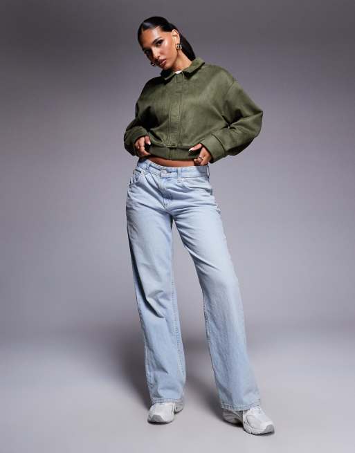 Aria Cove faux suede collared cropped bomber jacket in khaki green, 3 of 4