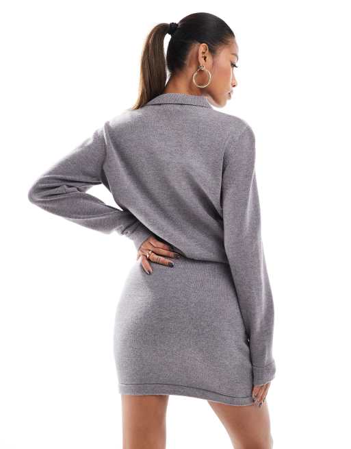 Aria Cove – Figurbetontes Mini-Pulloverkleid aus Strick in Grau mit Kragendetail, 2 von 4