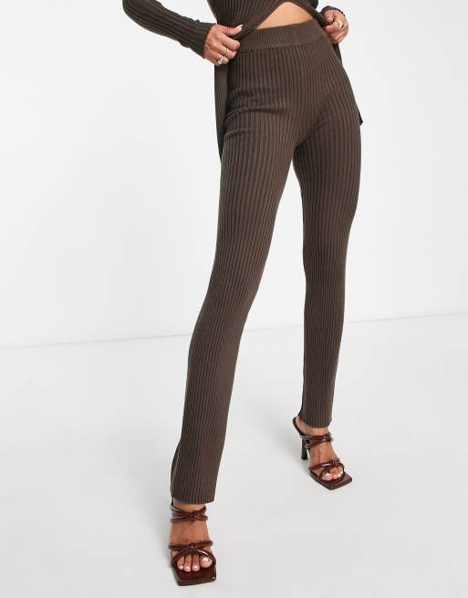 Aria Cove - Gebreide, geribbelde flare-broek met hoge taille in chocoladebruin, deel van co-ord set