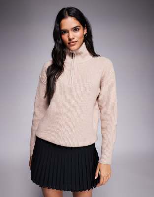 Aria Cove - Gerippter Strickpullover in Hellbeige mit Stehkragen und kurzem Reißverschluss-Neutral
