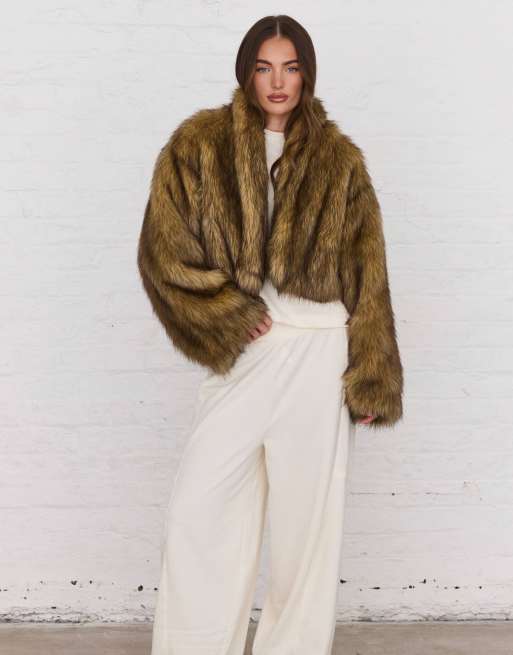Aria Cove - Giacca corta oversize in pelliccia sintetica marrone con maniche ampie, 3 di 4
