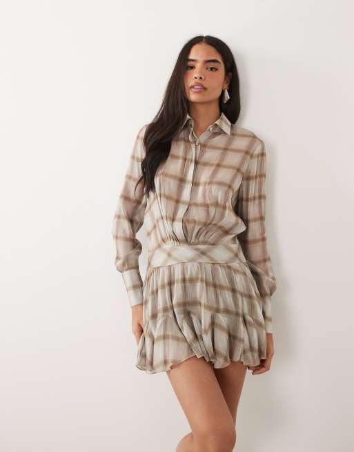 Aria Cove – Hemdkleid aus glänzendem Chiffon mit Rüschenrock und dezentem Karomuster, 2 von 5