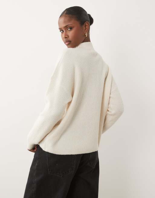 Aria Cove knit crew neck ribbed cuff sweater in cream, 3 of 4