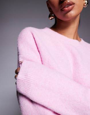 Aria Cove Knit Crew Neck Ribbed Cuff Sweater In Pink