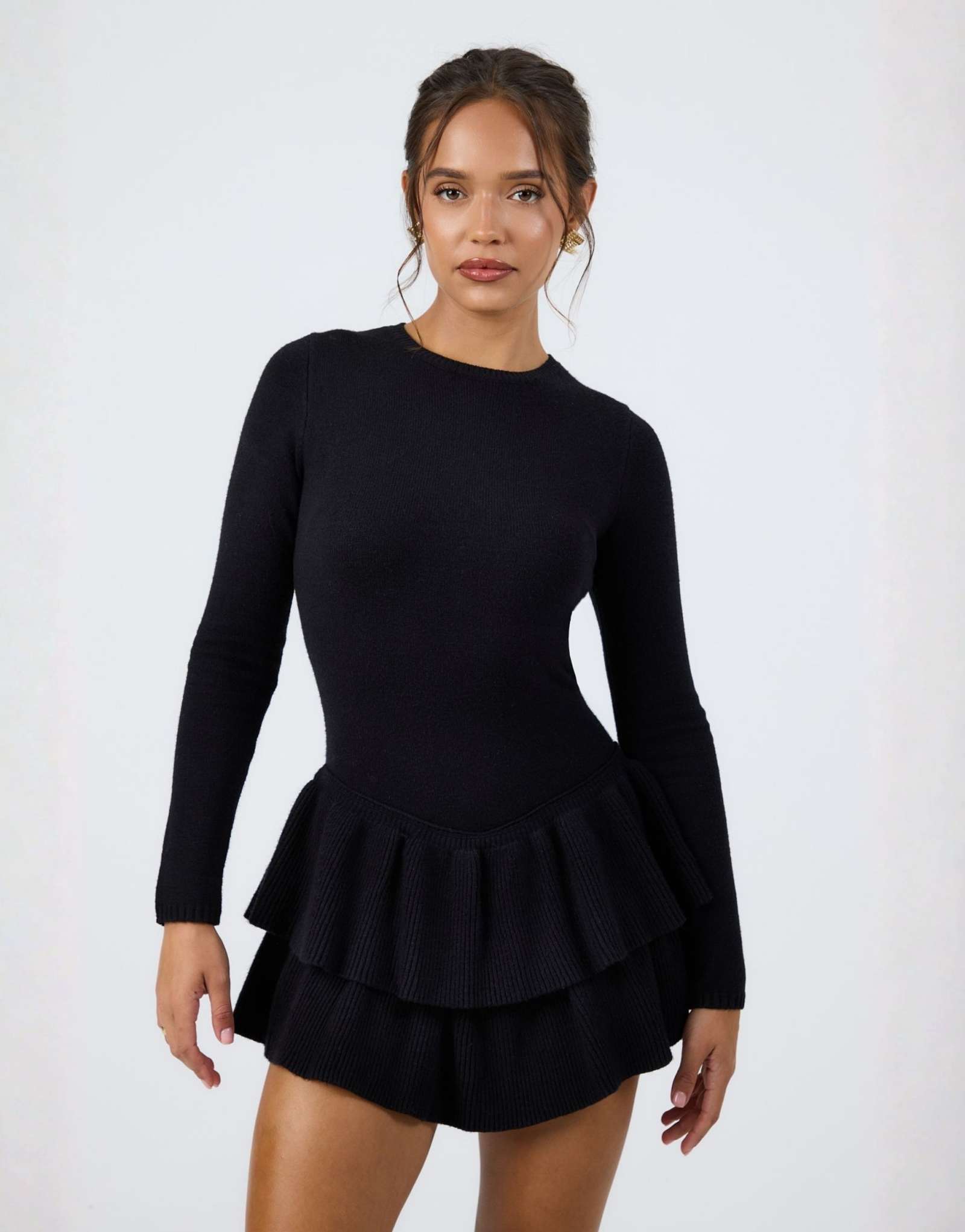 Вязаное мини-платье Aria Cove с длинным рукавом и юбкой с оборками черного цвета