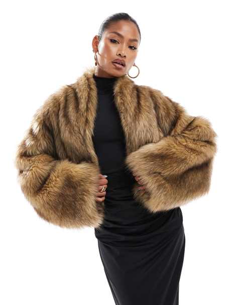 Aria Cove – Kurz geschnittene Oversize-Jacke aus Kunstpelz in Braun mit Kragen - view 1