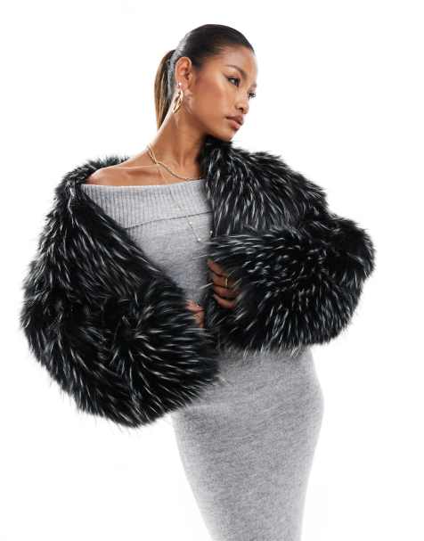 Aria Cove – Kurz geschnittene Oversize-Jacke aus Kunstpelz in Schwarz mit Kragen - view 1