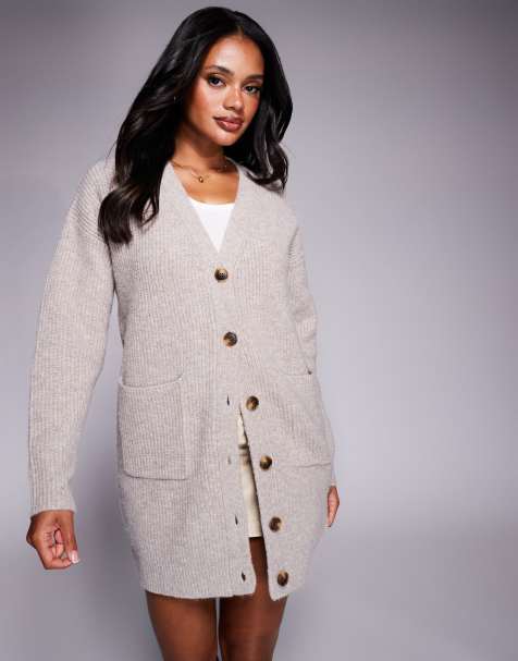 Aria Cove – Kurzes Oversize-Pulloverkleid im Strickjacken-Design in Hellbeige mit Taschen vorne - view 1