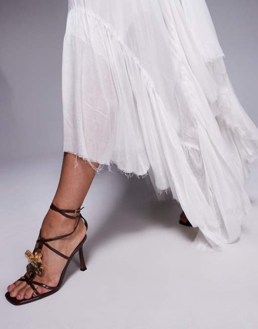 Aria Cove linen look tiered asymmetric raw hem maxi beach skirt in white, 3 of 5