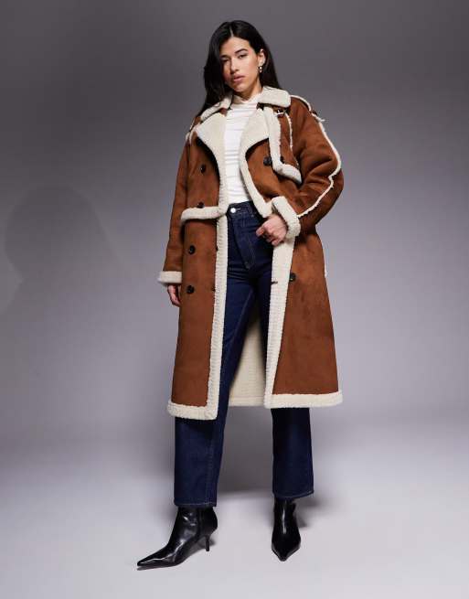 Aria Cove - Manteau long 2-en-1 en imitation daim avec bords en shearling - Marron, 2 de 4