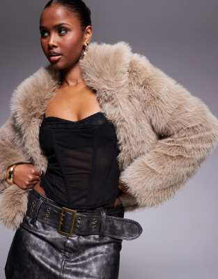 Aria Cove - Mantel aus Kunstpelz in Beige-Neutral