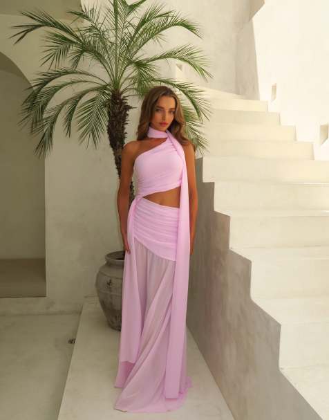 Aria Cove - Maxi jurk van chiffon met gedrapeerd detail, uitsnijding aan de zijkant en doorschijnende zoom met overslag en sjaaldetail in bubblegum roze - view 1