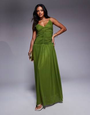 Aria Cove - Maxikleid aus Chiffon in Grün mit V-Ausschnitt und tief angesetzter plissierter Taille