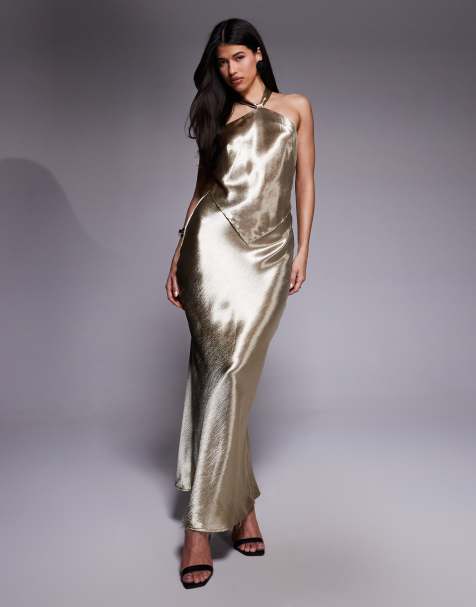 Aria Cove – Neckholder-Maxikleid aus gehämmertem Satinstoff in Gold mit Knoten vorne und V-Saum - view 1