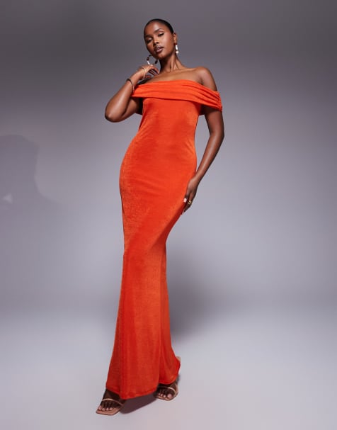 Aria Cove - Orange og stram maxikjole med tekstur og rynker samt bardotsnit og bodycon-pasform - view 1