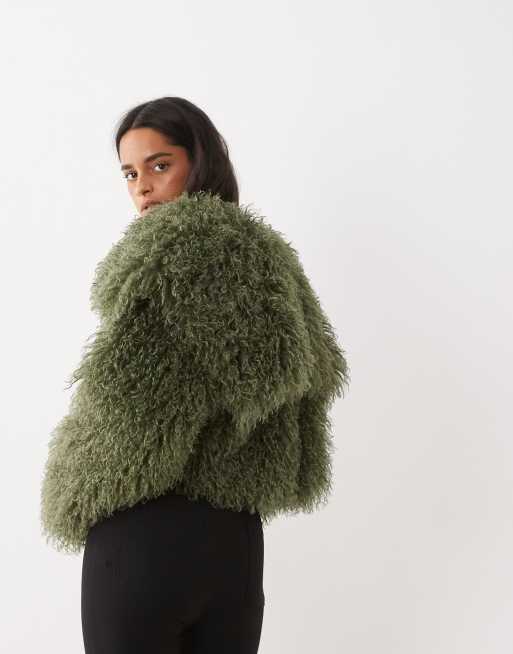 Aria Cove oversized collar mongolian faux fur cropped jacket in green, 4 of 4
