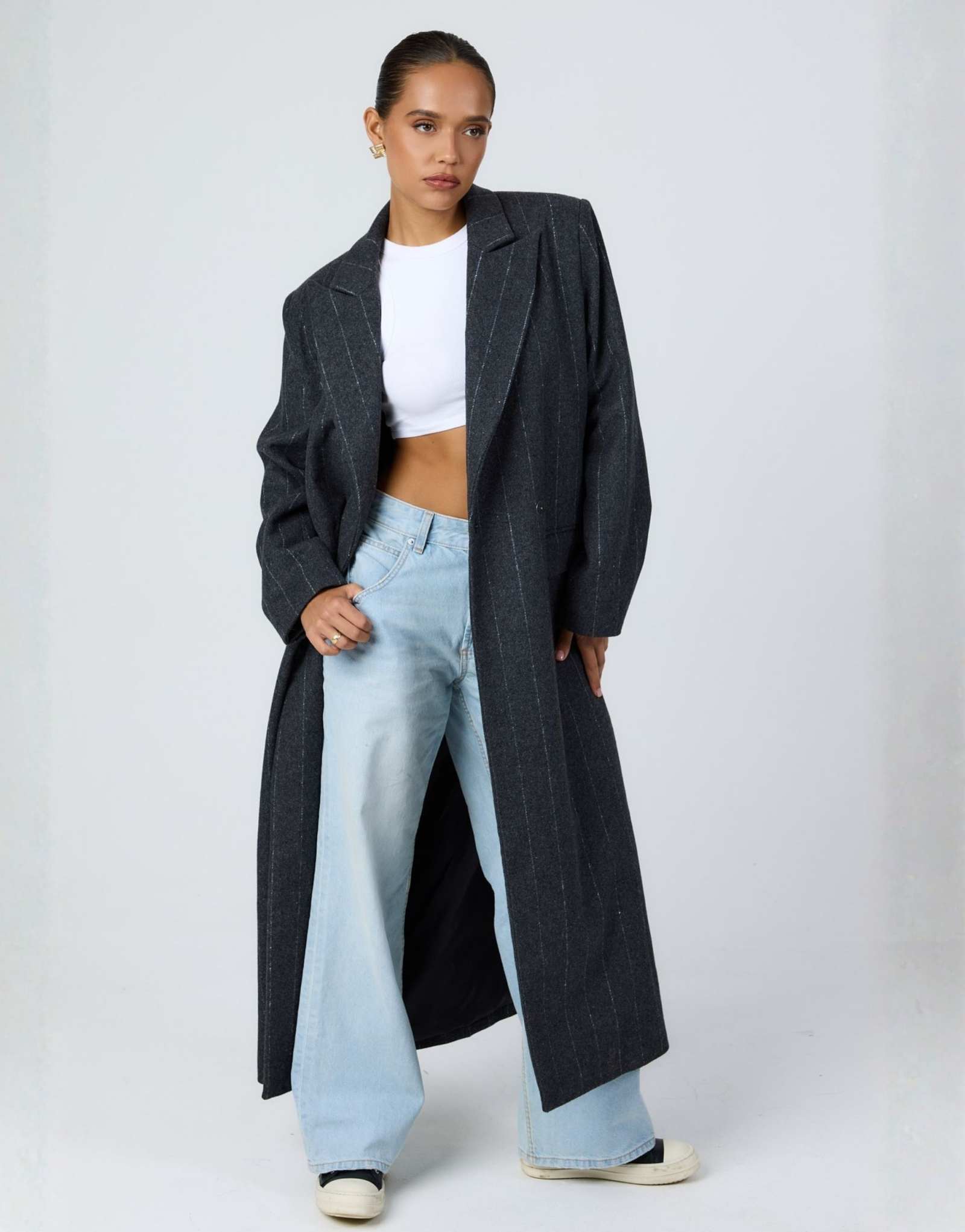 Удлиненное пальто с воротником-стойкой оверсайз от Aria Cove из шерсти в угольную полоску