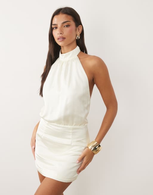 Aria Cove - Robe courte en satin avec col montant et jupe ajustée - Crème, 3 de 4
