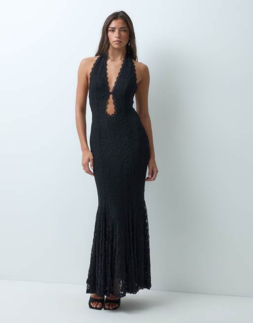 Aria Cove robe longue en dentelle à décolleté plongeant et col halter noire, 2 de 5