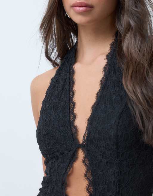 Aria Cove robe longue en dentelle à décolleté plongeant et col halter noire, 3 de 5