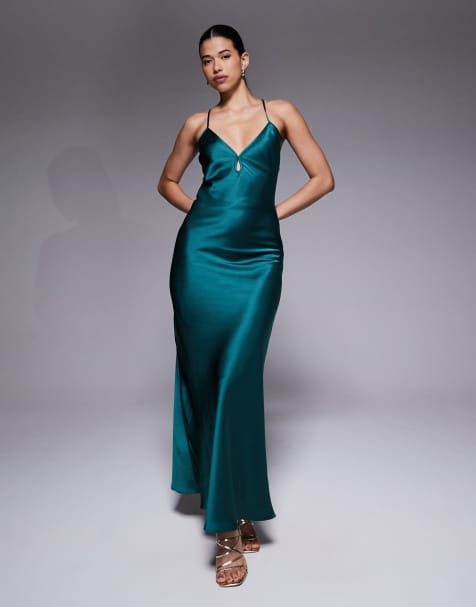 Aria Cove - Robe longue en satin avec fente goutte d'eau et dos ouvert à lanières fines - Émeraude - view 1