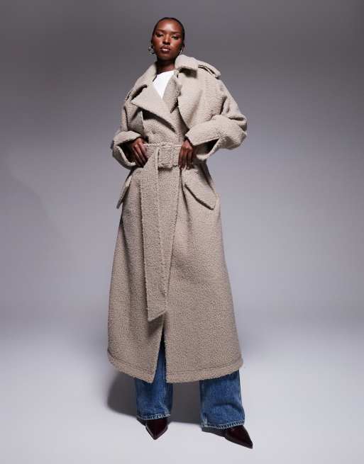 Aria Cove - Trench taglio lungo in bouclé color moka con cintura e colletto oversize