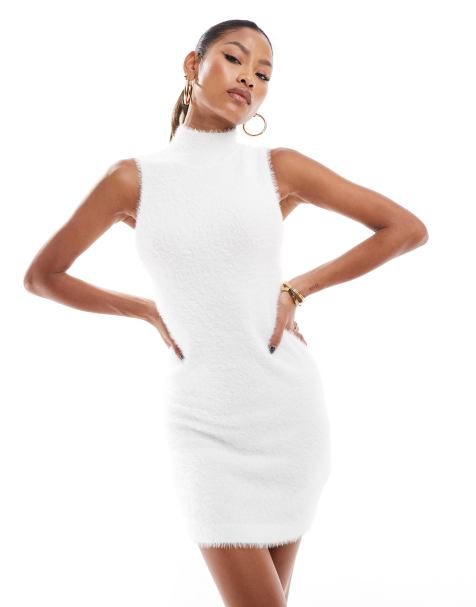 Aria Cove – Vit, fluffig, stickad, ärmlös tröjklänning i minilängd med hög krage, del av set - view 1