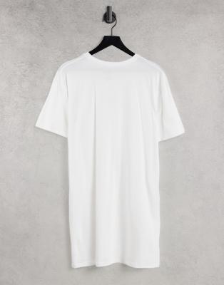 white plain t shirt dress