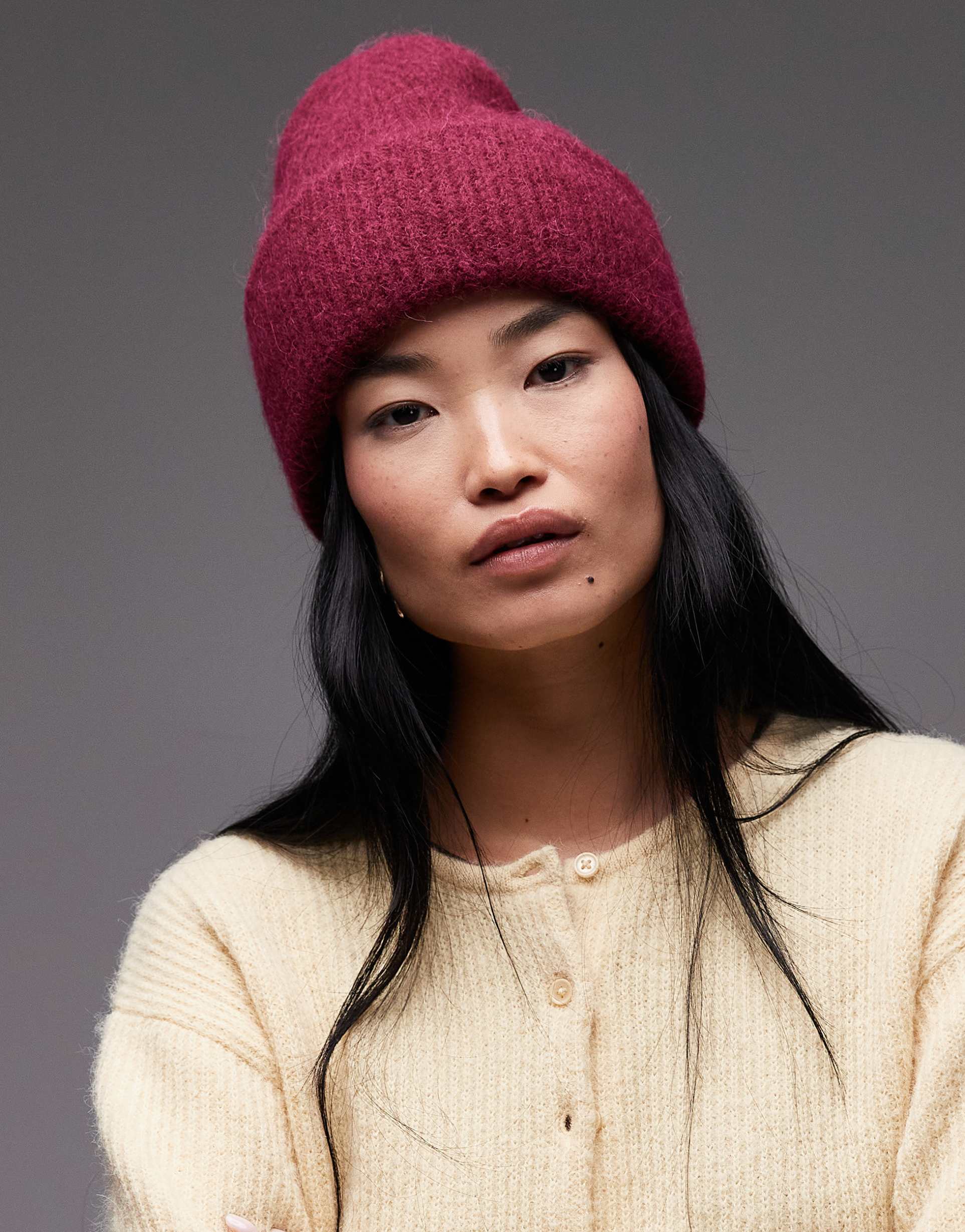 arket alpaca and wool blend beanie in burgundy