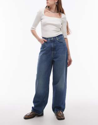 ARKET - Amber - Jeans in blauer Aged-Waschung mit abgerundetem Beinschnitt