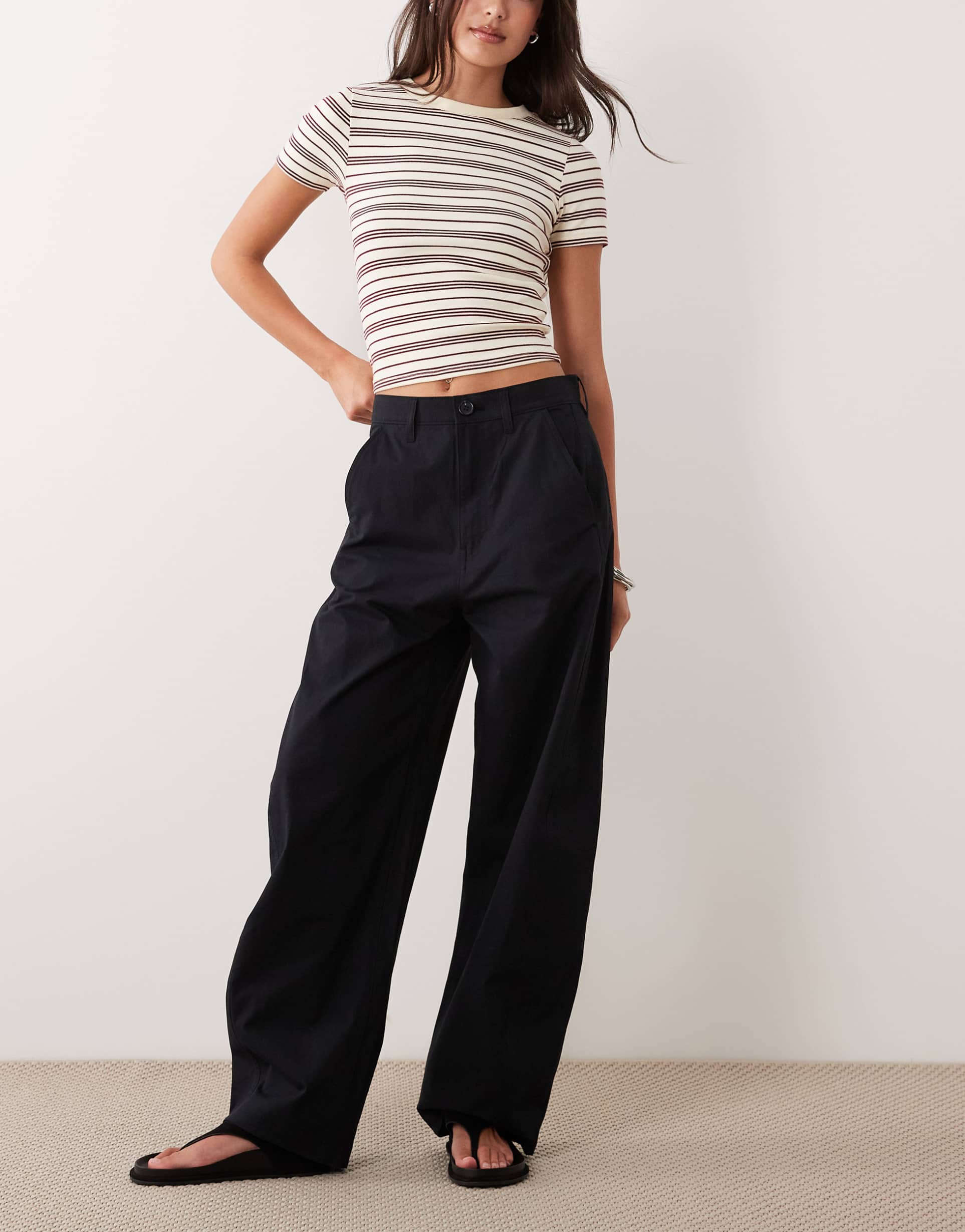 arket barrel shape light cotton pants in beige