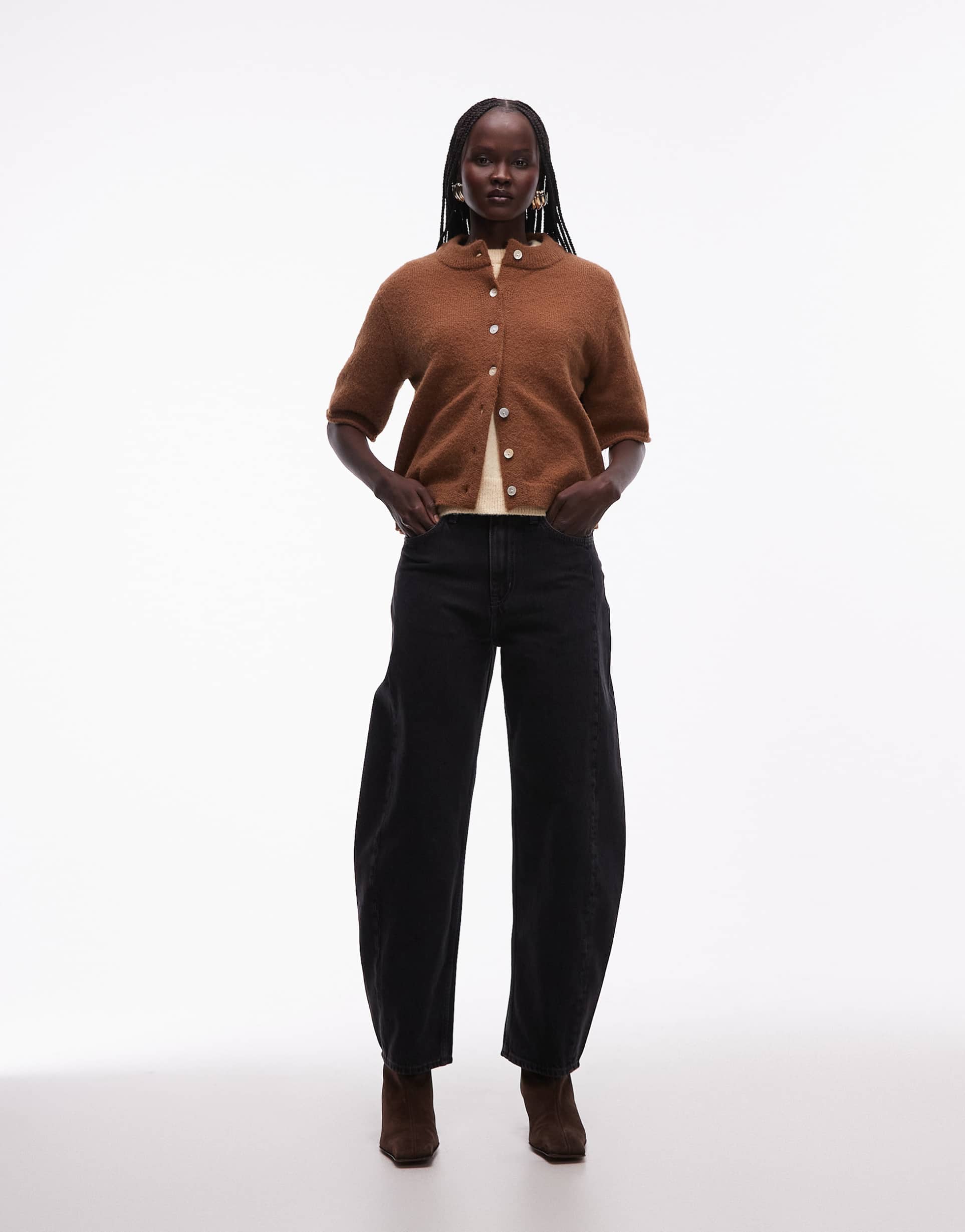 arket barrel shaped jeans in washed black