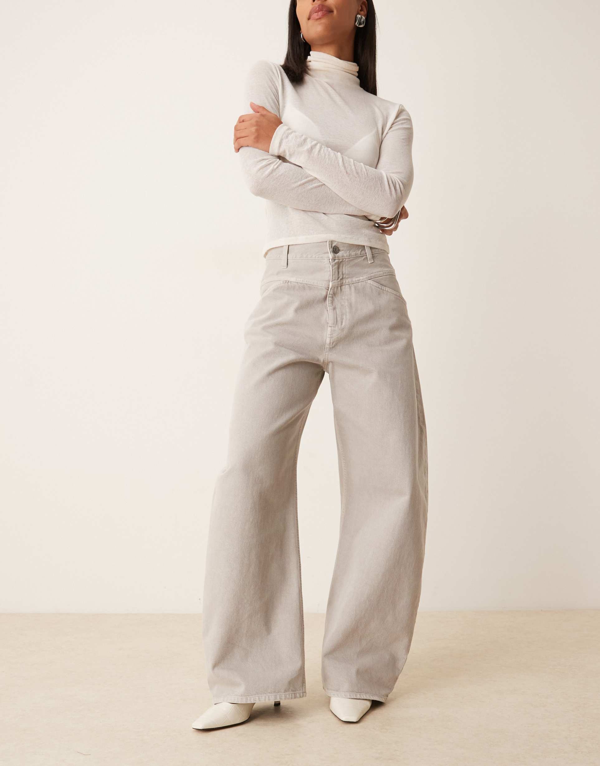 arket barrel shaped soft denim jeans in gray