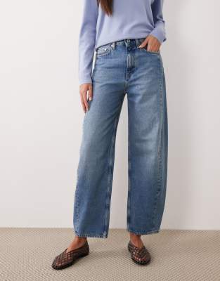 ARKET - Bloom - Barrel-Leg-Jeans in Hellblau