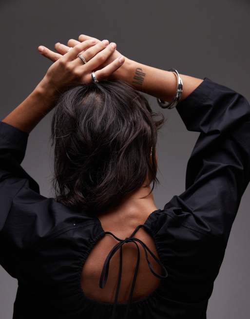 ARKET - Blusa nera con maniche strutturate e dettaglio raccolto sul retro, 3 di 4