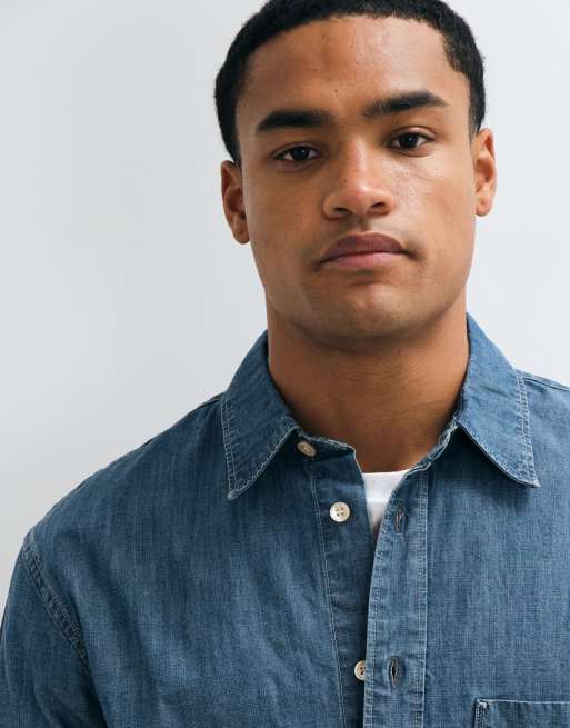 ARKET camisa vaquera de corte estándar en azul lavado medio, 4 de 5