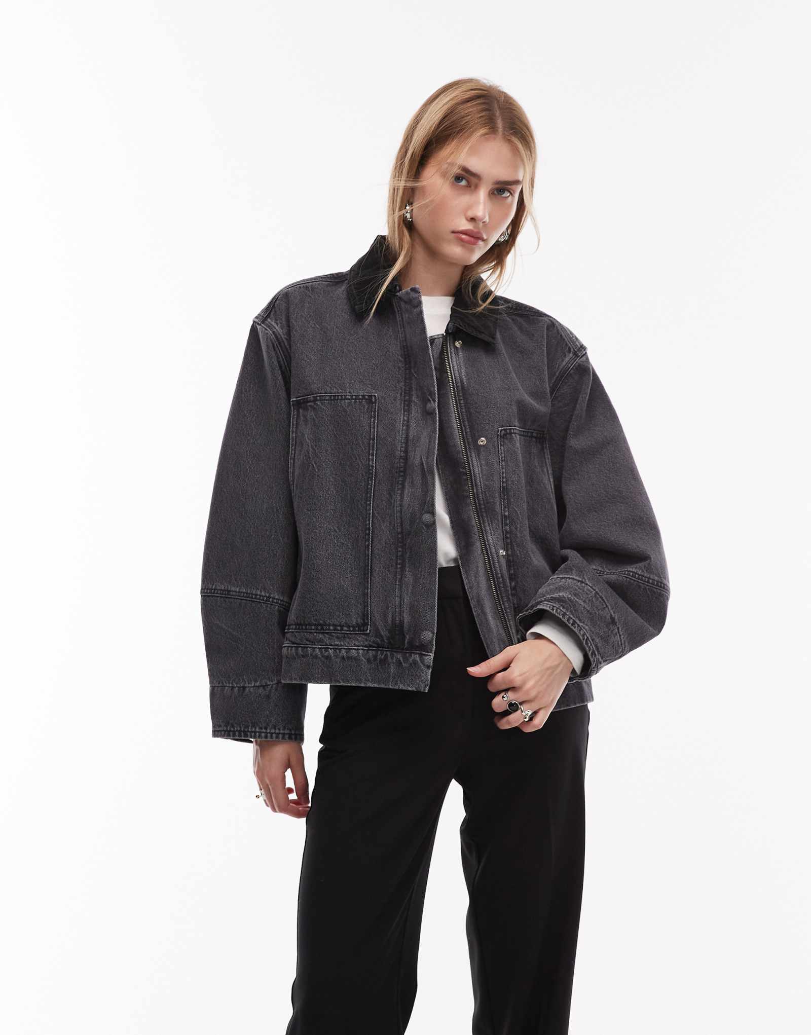 Парусиновая амбарная куртка ARKET черного цвета с контрастным воротником из шнура