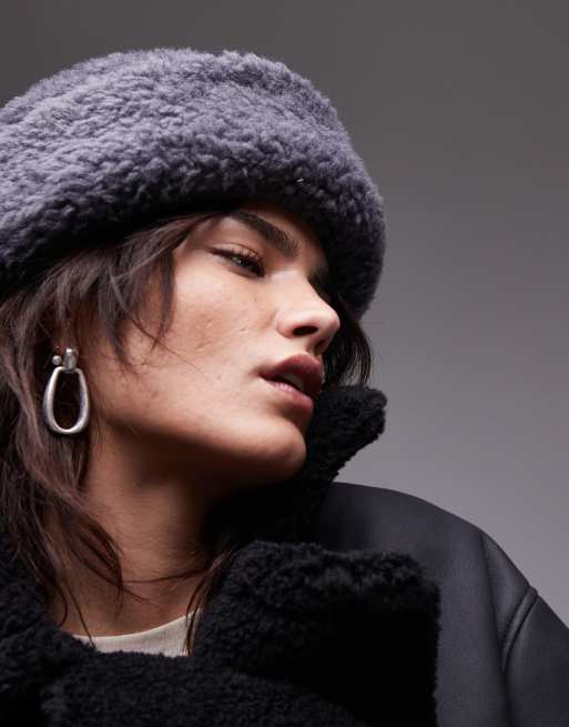 ARKET - Cappello premium in misto lana e montone sintetico color grigio scuro con risvolto