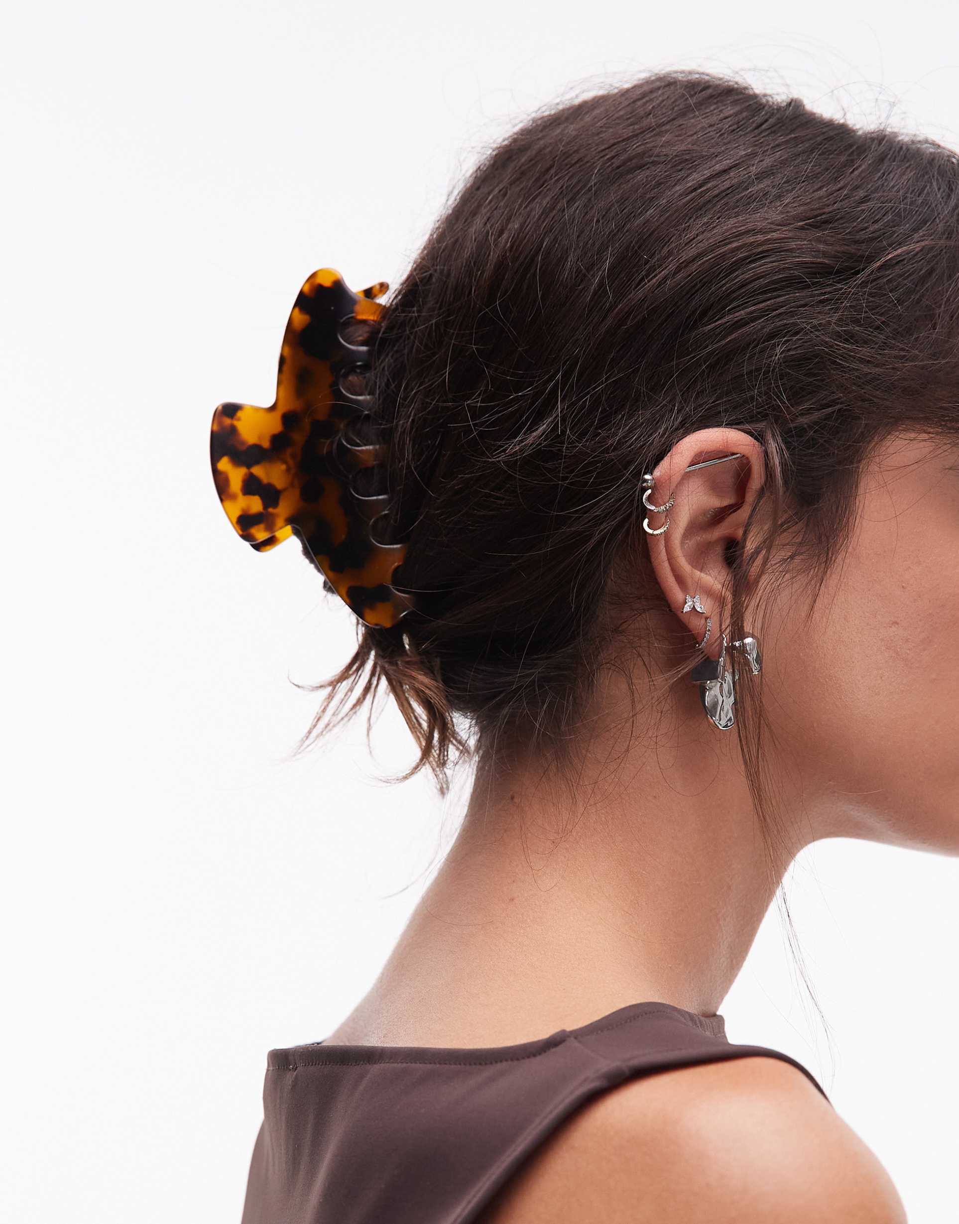 arket claw clip in brown tortoise print