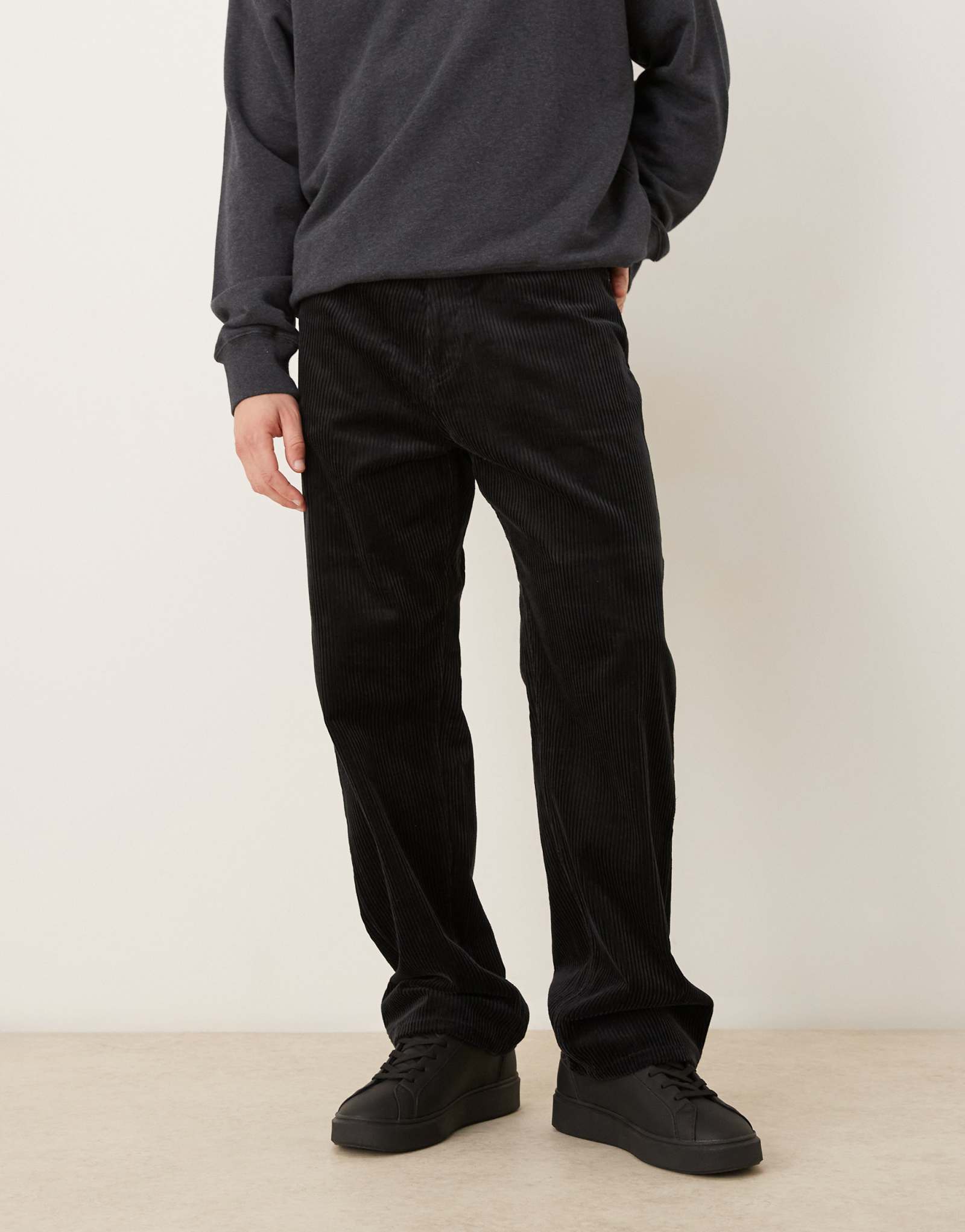 Вельветовые брюки свободного кроя ARKET черного цвета