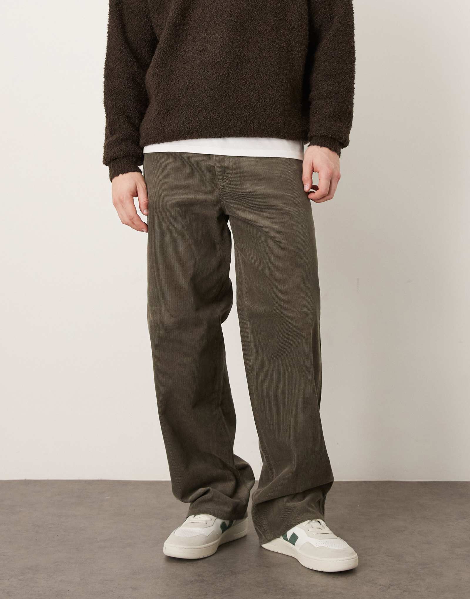 Вельветовые брюки прямого крота ARKET коричневого цвета