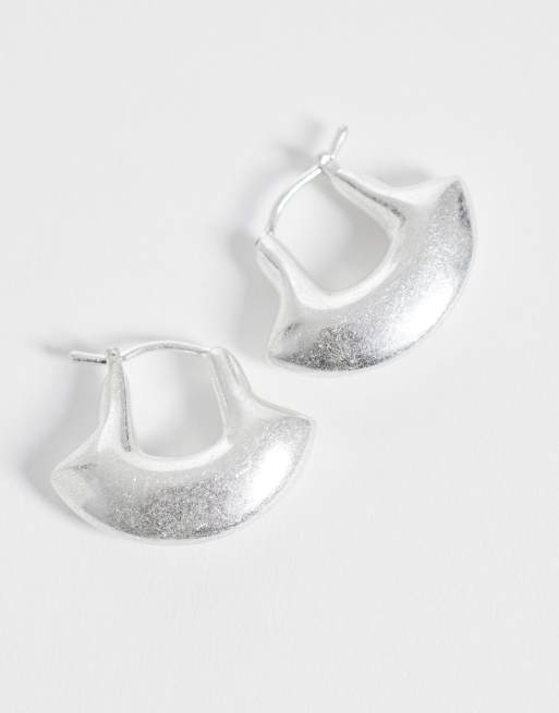 ARKET curved triangle hoop earrings in silver, 4 of 4