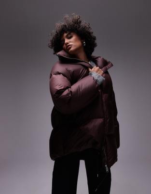 down puffer long line jacket in burgundy-Black