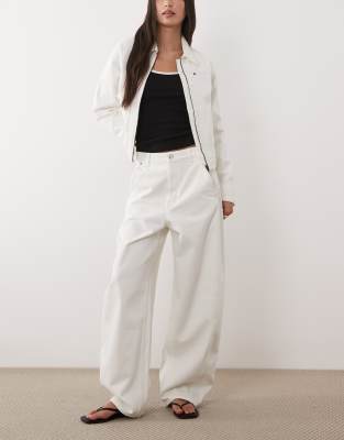 ARKET Endive barrel fit jeans in white